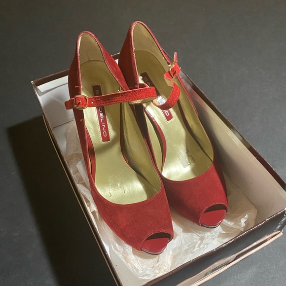 Suede Open Toe Hidden Platform Pump - Picture 7 of 7